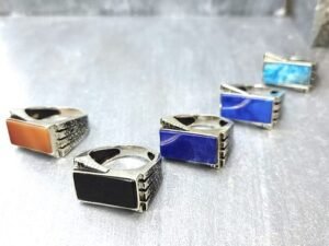елегантни мъжки сребърни пръстени .Стилен мъжки сребърен пръстен проба 925 с камъни лапис оникс тигрово око малка бутикова серия