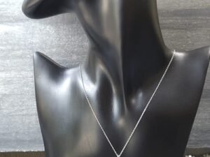 Елегантно сребърно колие с перла майорка .Сребро 925 , естествена перла