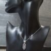 колие спайк спебро клиновидно цветни камъни и бели камънии бранд