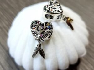 Пандора Талисман ловец на сънища със сърце дървото на живота и две пера .Dream catcher charm with a heart and three feathers