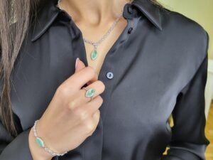 Елегантен сребърен комплект сребро 925 колие обеци пръстен гривна зелен камък цкубичен цирконий с на цвят изумруд нефрит