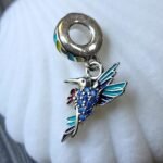 Сребърен талисман за гривна пандора :Colibri (колибри).Тип висулка с вградени сини камъни. Сребро 925.