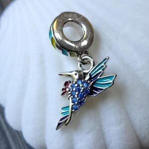 Сребърен талисман за гривна пандора :Colibri (колибри).Тип висулка с вградени сини камъни. Сребро 925.