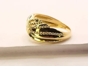 луксозен пръстен с италиански бутиков .Изискан ултрамодерен стил и неповторима елегантност! Голям размер 60 .Злато 14 карата