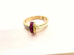златен дамски пръстен с рубин