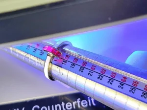 златен дамски пръстен с рубин