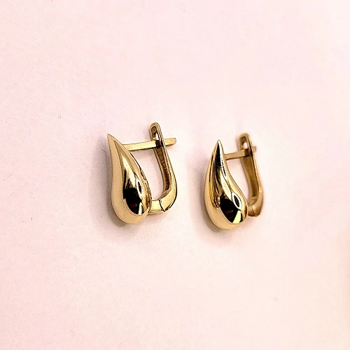 Елегантни златни обеци капка 14K с английско закопчаване.